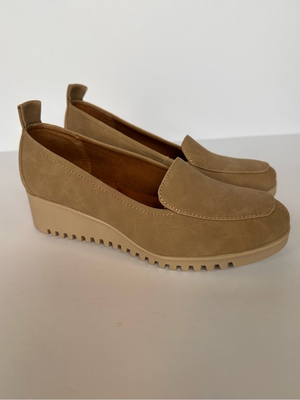 Eurosoft by‎ Sofft Dawn Wedge Loafer Stone Beige Suede 6.5M
